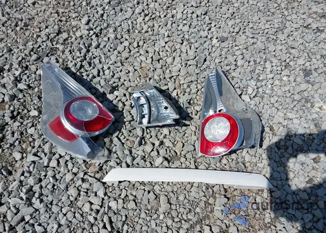 2014 Toyota Prius C Three from USA, damaged, VIN JTDKDTB39E1081104